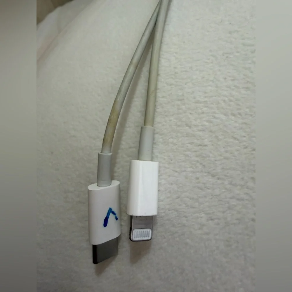 Set of 2 Used Original Apple & Anker Black and White Multi-Connector Cable